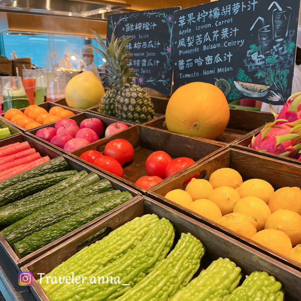 麗晶酒店渝廚房│中國重慶．色彩繽紛視覺饗宴的精緻高端早餐自助吧．自由選自製一道想吃料理開啟美好一天