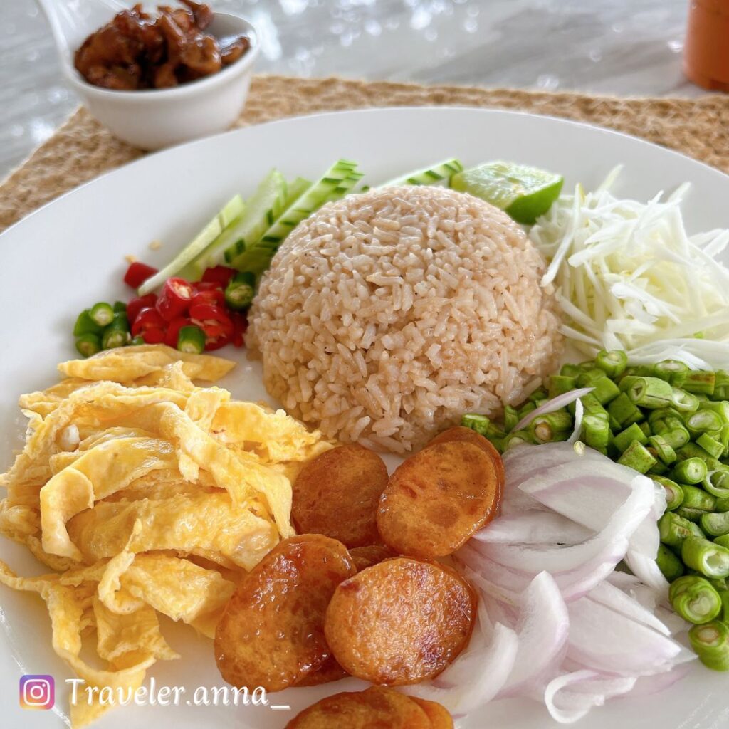 泰國蘇美島,By the sea,traveleranna,Khao kluk kapi,蝦醬炒飯,甜豬肉,香腸