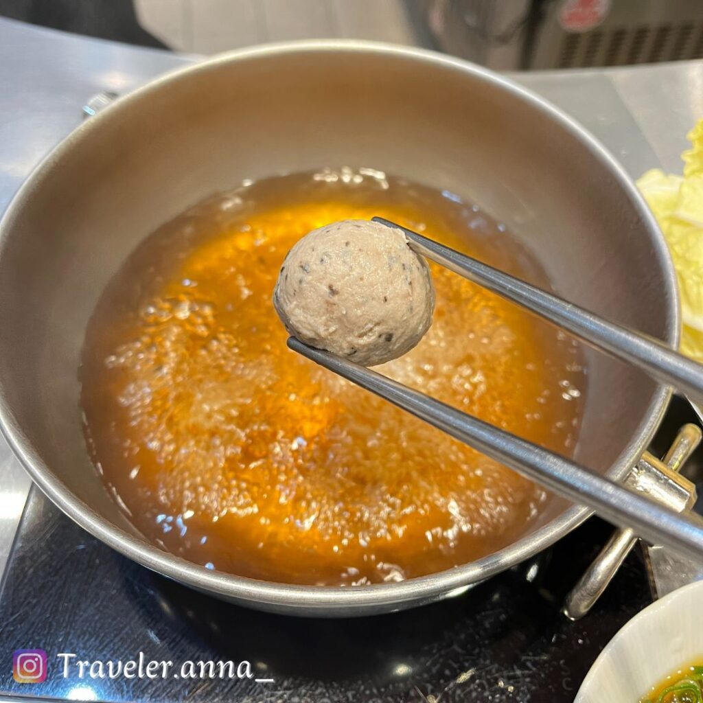 台北內湖_德朗火鍋_Traveleranna_松露貢丸